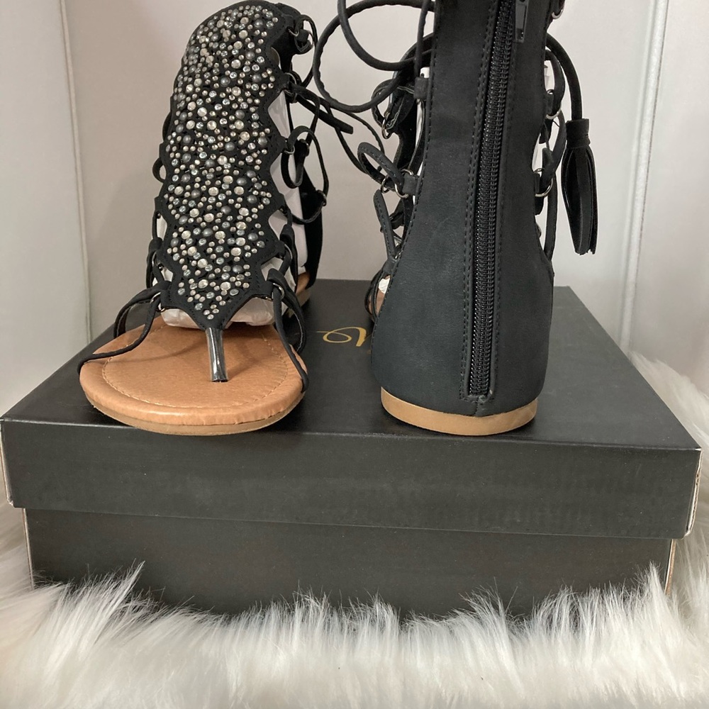 New flat sandals - Picture 2 of 3